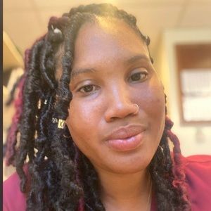 Meet your Posher, Desiree